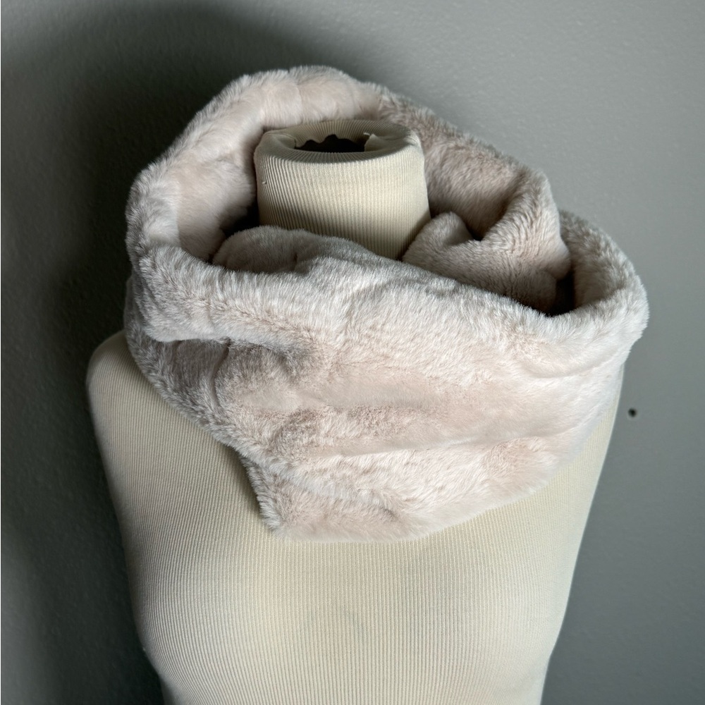 Coco+Carmen Scarf Wrap Shawl Beige, Faux Fur